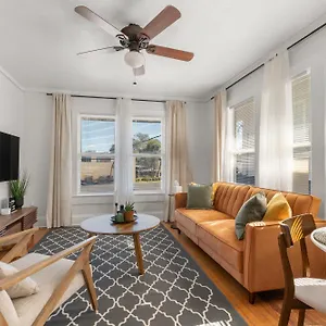 1 Min Away From Bayshore, Sleeps 7 Tampa